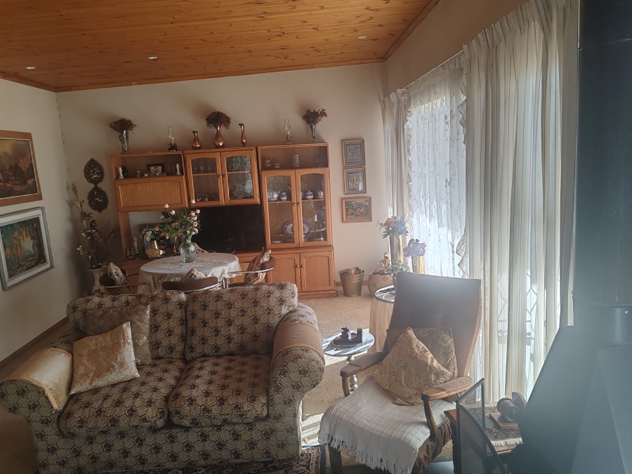 5 Bedroom Property for Sale in Campher Park Eastern Cape